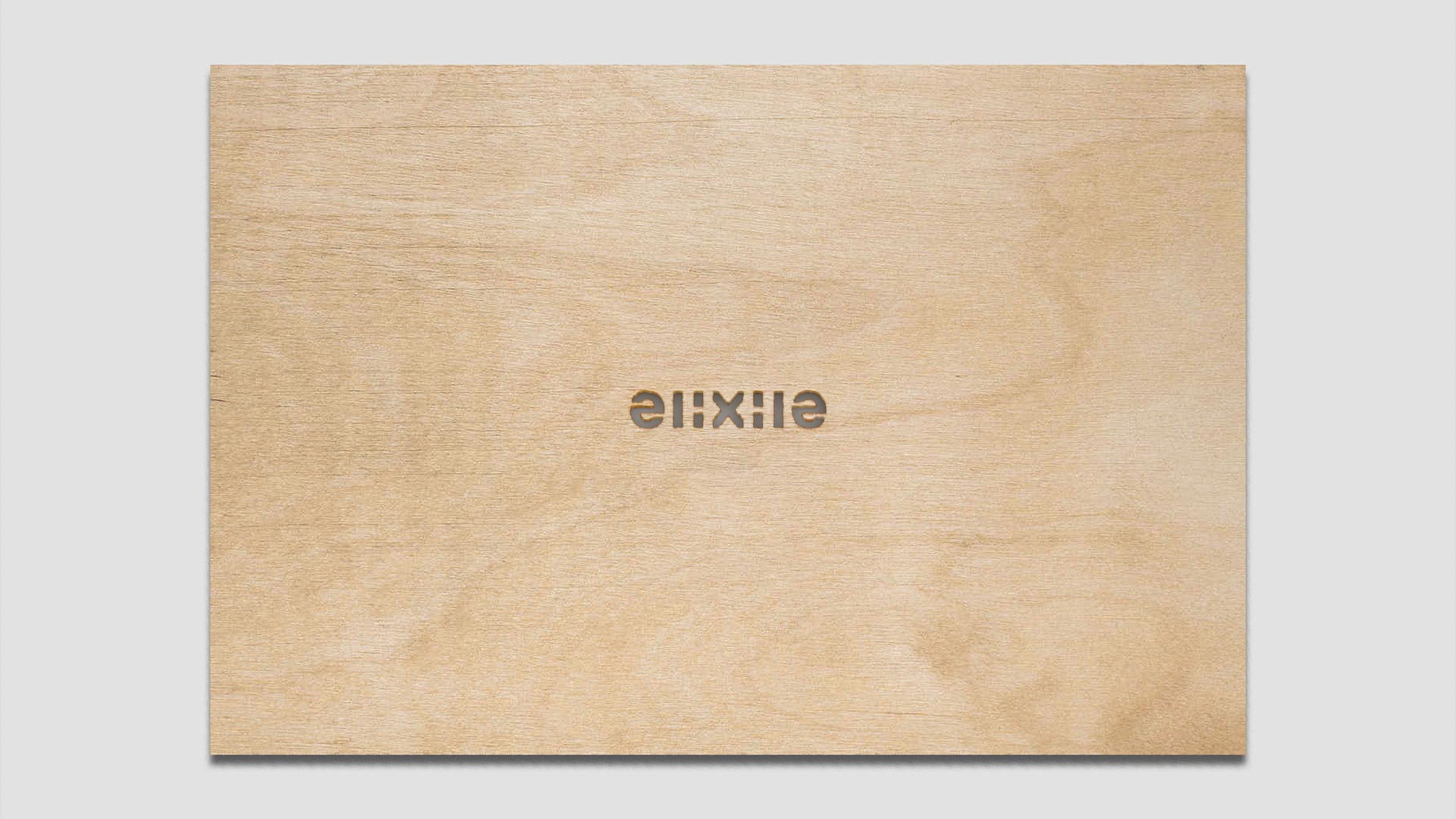 Elixile — logotype découpé dans le bois