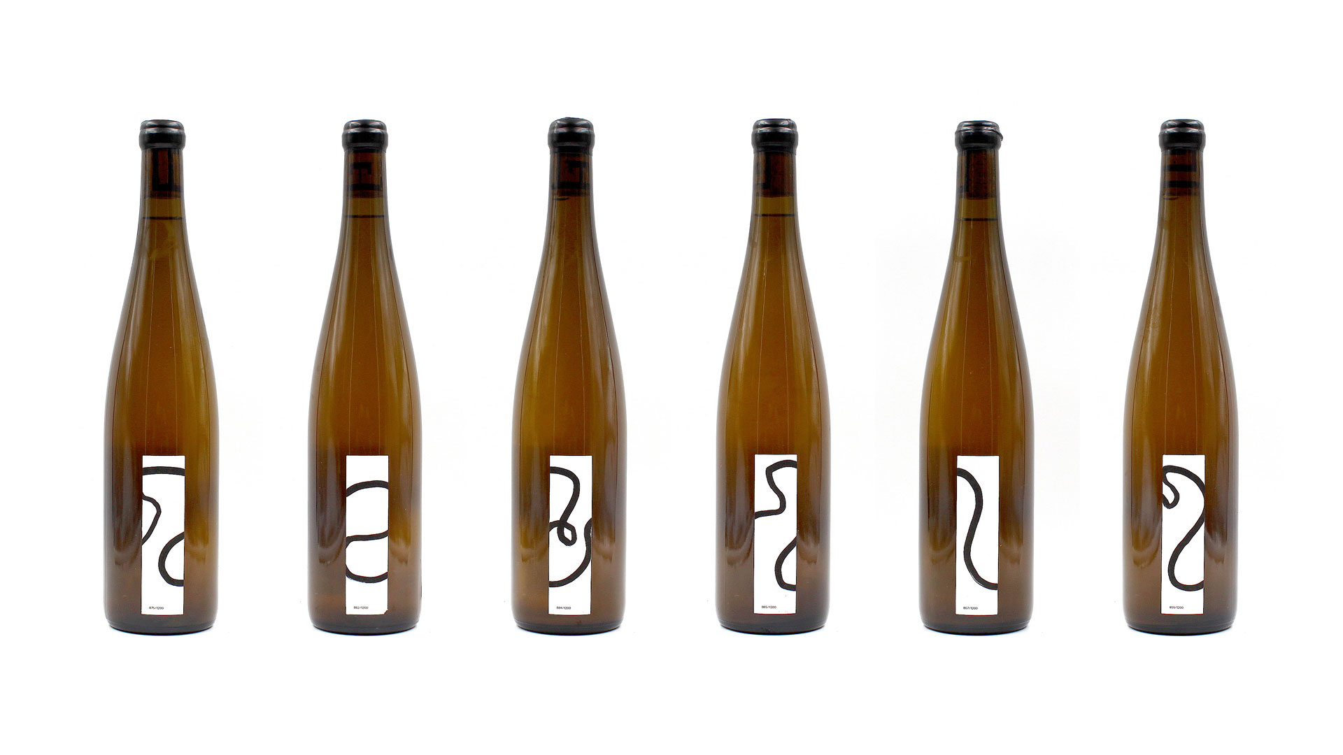 Étiquettes et bouteilles des Grands esprits — vin d’Alsace